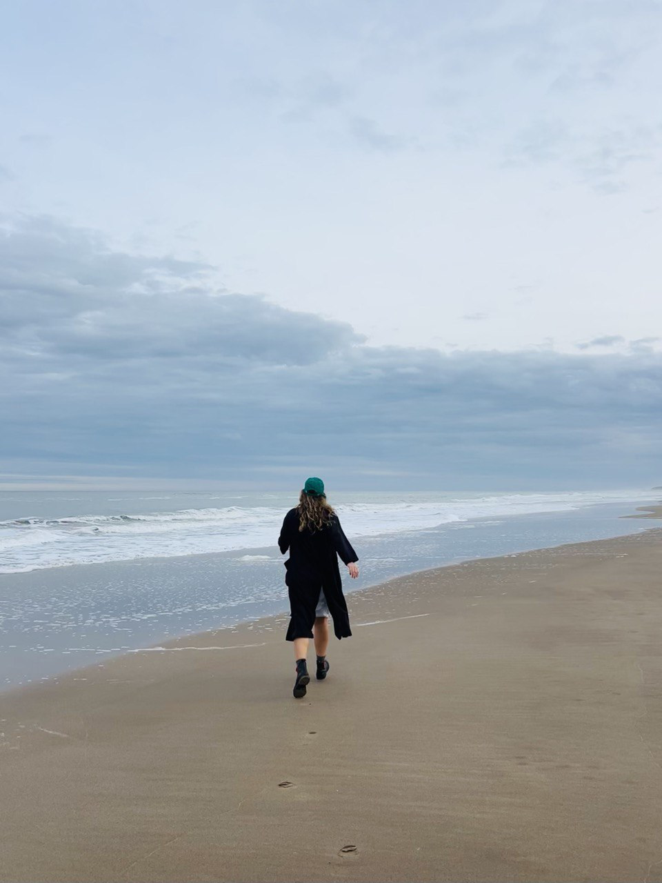 Actividad de caminata y ejercicio en la costa de Cariló