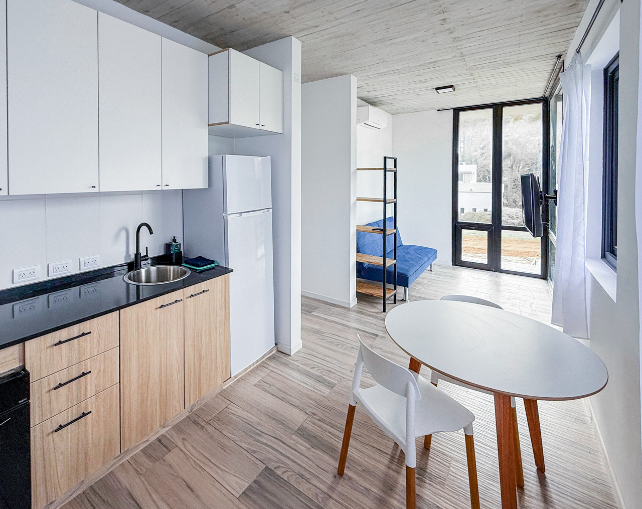 Forest-View Suite Kitchen and Dining
