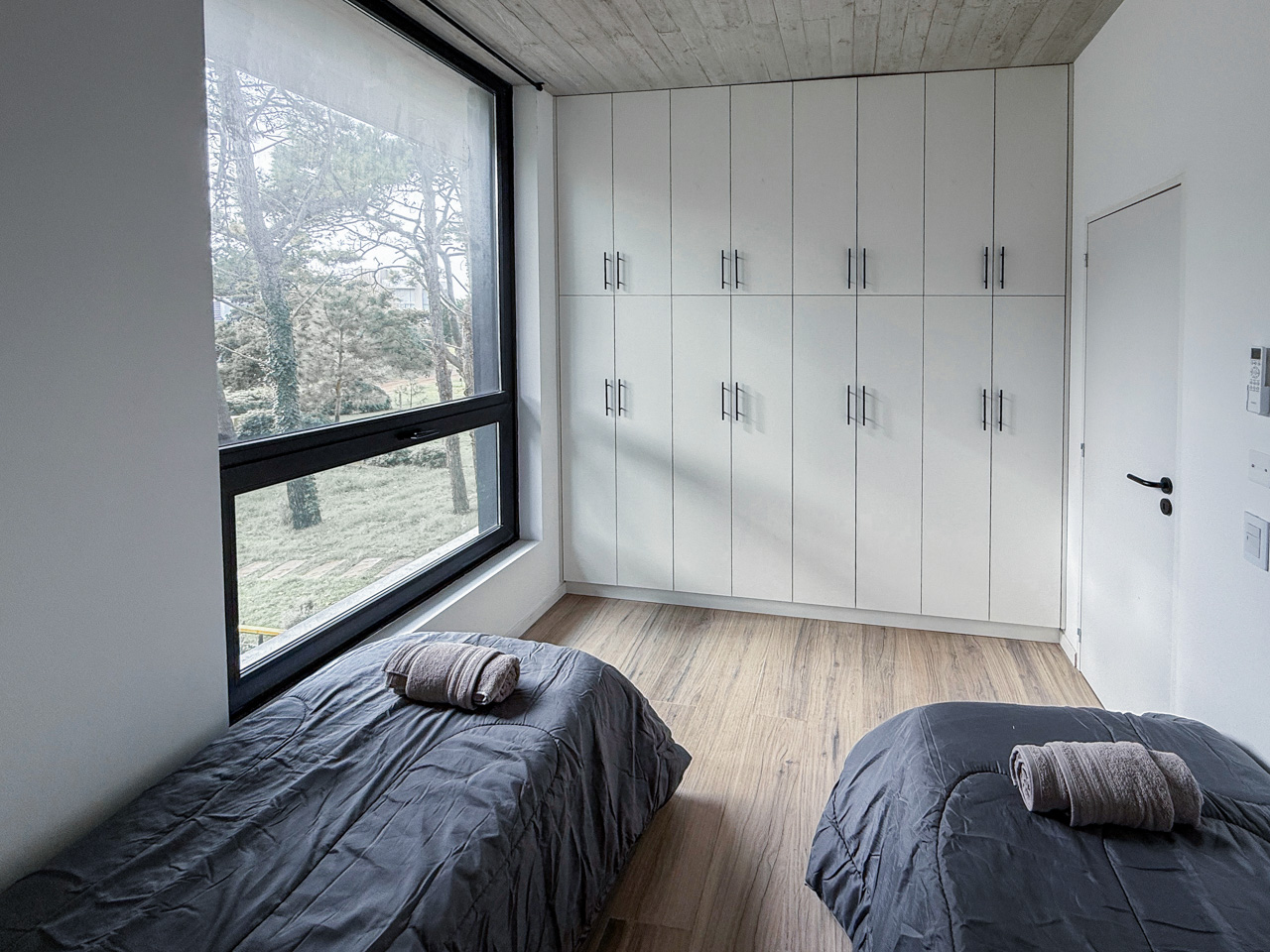 Forest-View Suite Bedroom